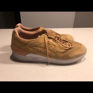 ASIC Tigers Exclusive. Size 14